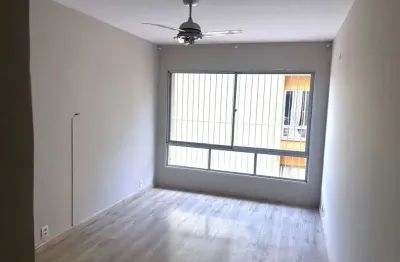 Apartamento no cristal de 2 dormitórios, dependência e vaga