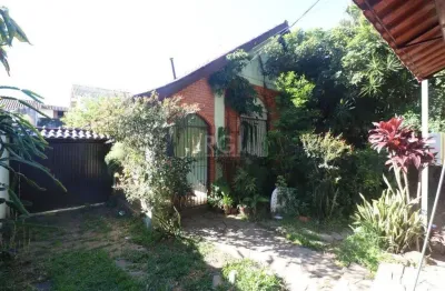 Casa para venda - 250m²,  com  3 dormitórios, 1 suíte, sala ampla, copa cozinha, churrasqueira, lareira, banheiro social, dependência de empregada, 3 vagas - medianeira