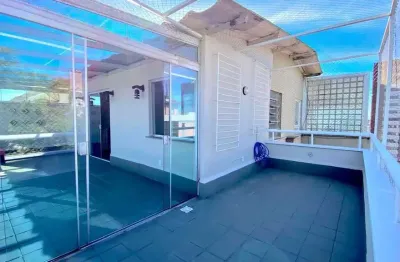 Cobertura de 2 dormitórios com terraço e vista panorâmica.