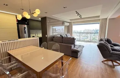 Apartamento mobiliado de 2 dormitórios com suíte e 2 vagas no petrópolis