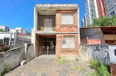 Casa/sobrado de alvenaria em pessimo estado,  com terreno de  5,70x44,00 (251m²)