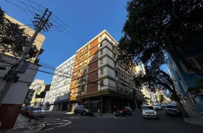 Apartamento no centro histórico de porto alegre – 2 dormitórios e 2 banheiros, dependência e elevador.