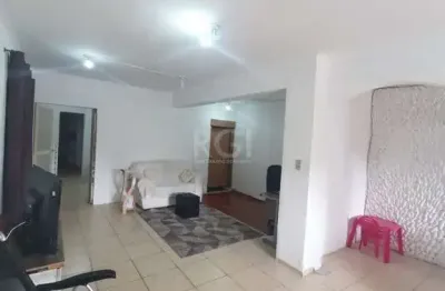 Casa para venda - 226.9m², 5 dormitórios, sendo 2 suites, 5 vagas - teresópolis