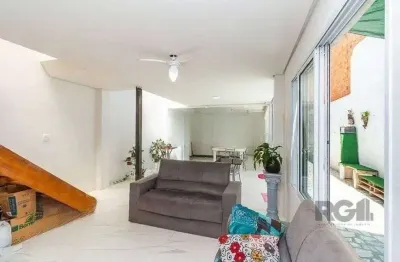 Casa com 3 quartos à venda na Rua Nunes Machado, 195, Azenha, Porto Alegre