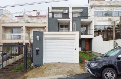 Casa com 3 quartos à venda na Rua Heitor Kramer, 680, Guarujá, Porto Alegre