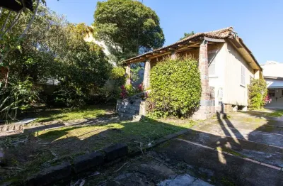 Casa de alvenaria com 104,37m² 3 dormitórios sendo 1 suíte, 2 vagas cobertas