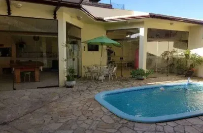 Casa com 3 quartos à venda na Avenida Martins Bastos, 704, Sarandi, Porto Alegre