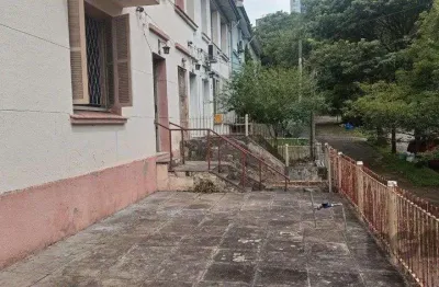 Sobrado no bairro petrópolis com 4 dormitórios e amplo pátio