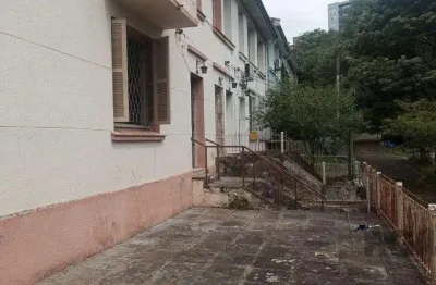 Sobrado no bairro petrópolis com 4 dormitórios e amplo pátio