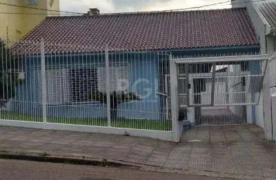 Casa para venda - 249.86m², 3 dormitórios, sendo 1 suites, 4 vagas - medianeira