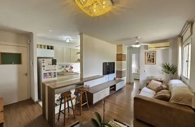 Apartamento 2 dormitórios mobiliado com vaga e elevador no alto petrópolis