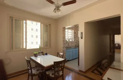 Apartamento 3 dormitórios, de frente e reformado, no centro histórico