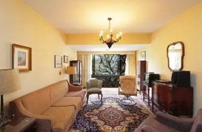 Vende-se amplo apartamento 3 quartos com suíte e 2 vagas no coração do moinhos de vento, com 134m²