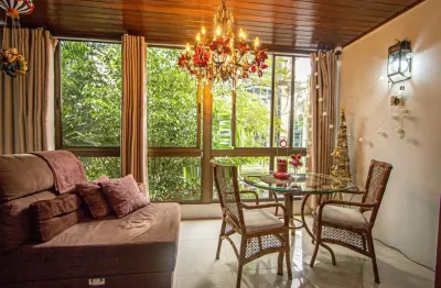 Apartamento mobiliado com 4 quartos, hidromassagem e 2 vagas -254 m²- petrópolis