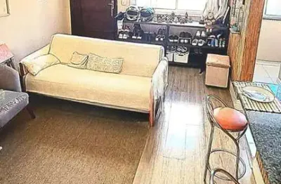 Apartamento de dois quartos e uma vaga de garagem no bairro menino deus