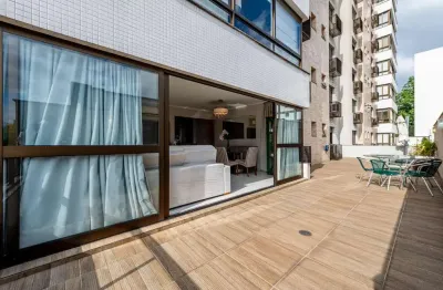 Apartamento garden com 2 suítes, pátio amplo e 2 vagas em localização valorizada