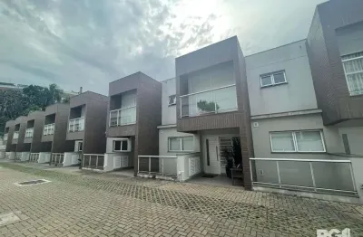Casa com 3 suítes, vista para o guaíba, 3 vagas, no bairro cristal, porto alegre, rs