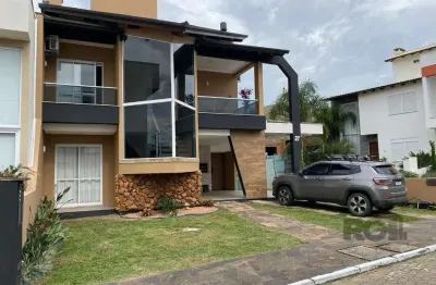 Casa em condominio com excelente padrão construtivo, possui 3 dormitórios, sendo 1 suíte máster com closet e sacada