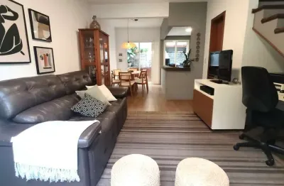 Casa em condomínio fechado de 3 dormitórios, 2 vagas e infra