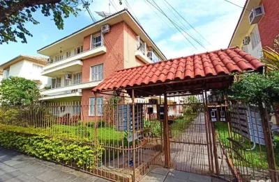 Apartamento reformado de 2 dormitórios com sacada no menino deus, porto alegre