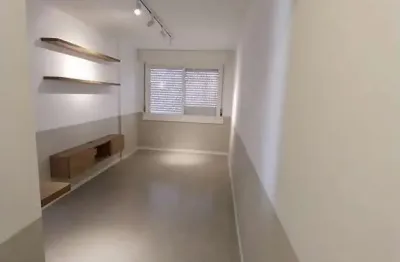 Apartamento 1d, reformado com box coberto escriturado.
