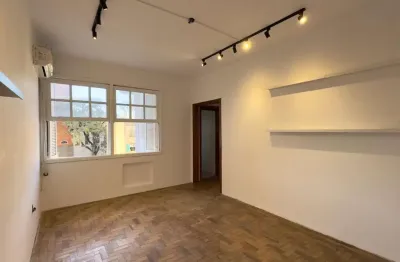 Apartamento reformado de 68m², 2 dormitórios no bairro praia de belas