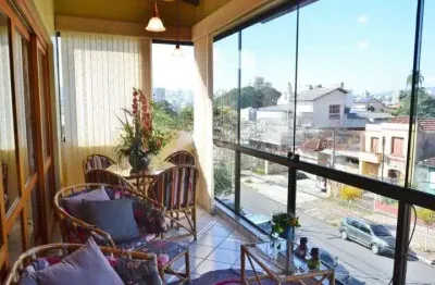 Casa comercial e residencial com 518m² (4 quartos / 5 banheiros / 3 vagas garagem) no bairro partenon localizada à meia quadra da av. bento gonçalves.