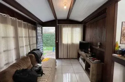 Terreno medindo 11 x 39,66 com 2 casas de alvenaria