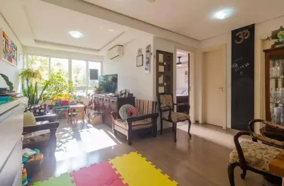 Apartamento com 2 dormitórios, suíte e churrasqueira.
