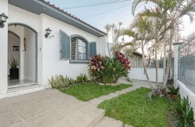 Casa com 3 quartos à venda na Rua Professor Pedro Santa Helena, Jardim do Salso, Porto Alegre