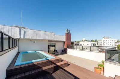 Cobertura com 3 dormitórios, suíte, piscina e churrasqueira.