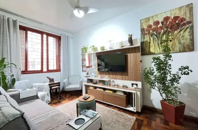 Apartamento 3 dormitorios transformado em 2 dormitórios cidade baixa