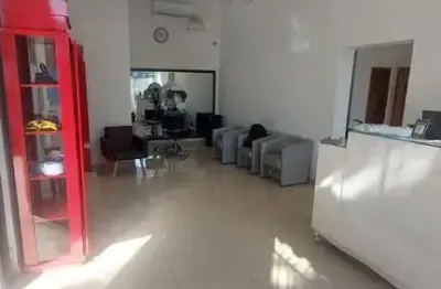 Prédio comercial com 5 salas e projeto aprovado apartamento 100m2