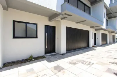 Casa em condomínio com conforto e exclusividade no bairro tristeza