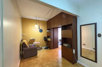 Apartamento 1 dormitório amplo, em andar alto com vista, no Centro Histórico