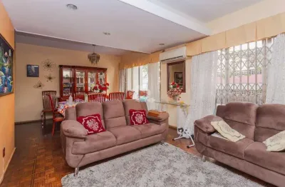 Apartamento com 171m², 4 dormitórios e 2 vagas no centro histórico.