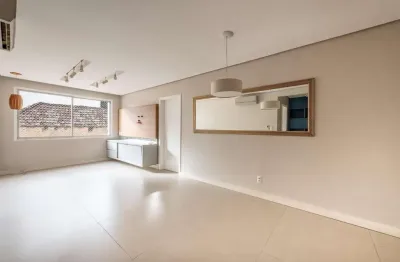 Apartamento 3 dormitórios, suíte, amplo living e vaga coberta.
