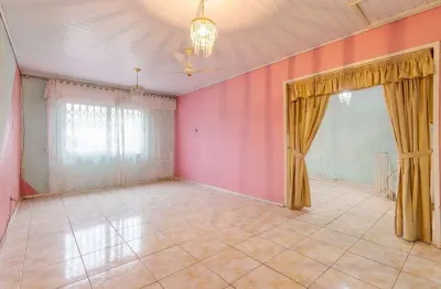 Casa de 3 dormitórios, 4 banheiros, 3 vagas de garagem no bairro agronomia