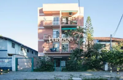 Apartamento de 2 dormitórios, 2 banheiros e 1 vaga no bairro Cristal.