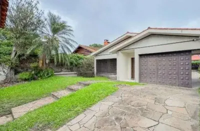 Casa de 3 dormitórios, 1 suíte e 3 vagas de garagem, bairro Ipanema.