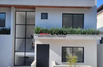 Casa de luxo em condomínio à venda em jacarepaguá - 5 quartos, 4 suítes, 2 salas, 6 banheiros, 4 vagas de garagem, 600m².