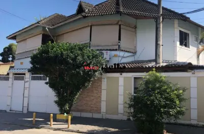 Oportunidade de ampla casa com 3 quartos 1 suíte na zoroastro pamplona