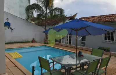 Casa linear em condomínio fechado, residencial, bairro são marcos.