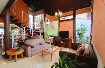 Casa à venda excelente padrão, 3 quartos (1 suite), 4 vagas, gloria - macaé/rj.