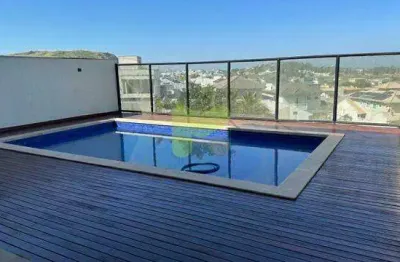 Confortável casa em condomínio fechado na cidade de macaé com quatro quartos (sendo três suítes com closet e uma delas com hidro).