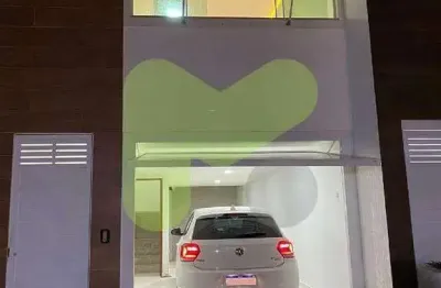 Casa triplex em condomínio a venda, 2 quartos sendo 1 suíte canadense, 2 vagas, glória - macaé/rj.