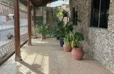 Casa á venda, excelente localização, b. vila celeste, ipatinga m.g