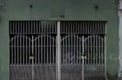 Casa térrea com 2 casas no quintal APENAS UMA DISPONIVEL PRA LOCAÇÃO