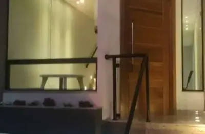 Sobrado com 3 dormitorios,com 4 vagas na região da vila região