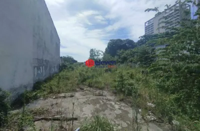 Terreno à venda na Rua Campos Mello, Encruzilhada, Santos